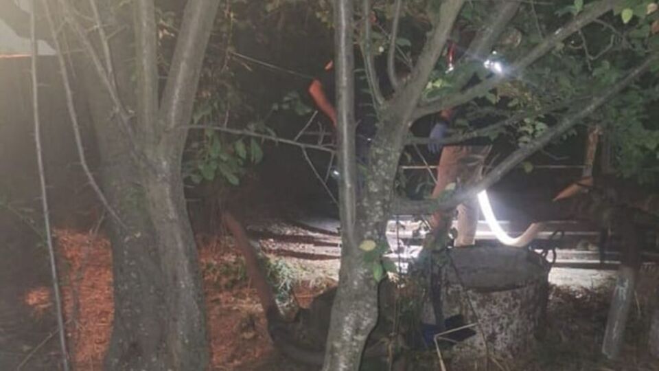 Yaşlı kadın su kuyusuna düştü!