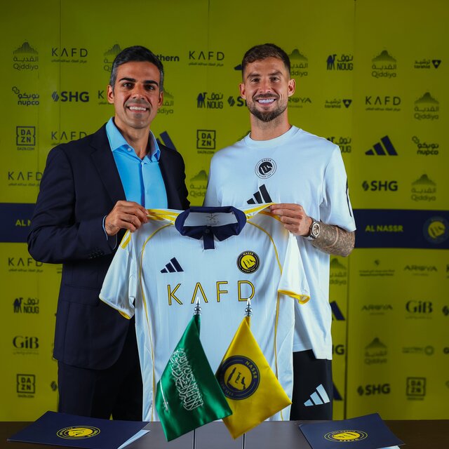 Al Nassr, Inigo Martinez'i renklerine bağladı