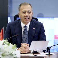 "4 kişi kurtarıldı, 2 kişiye ulaşılamaya çalışılıyor"