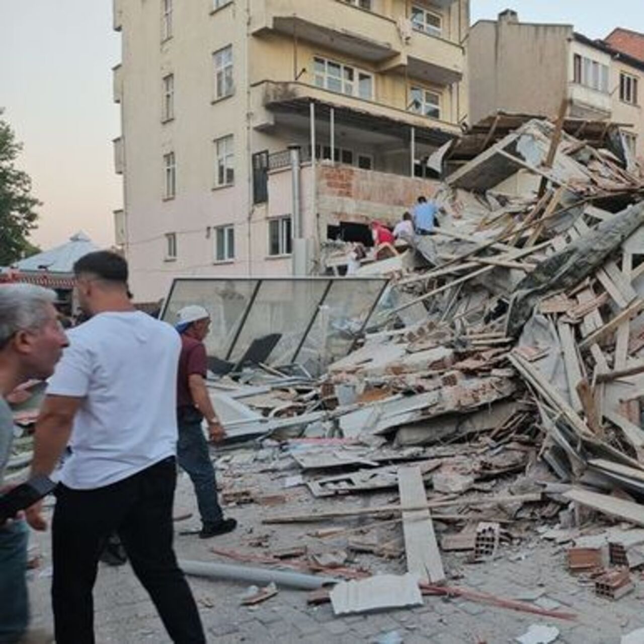 Balıkesir depreminde son durum