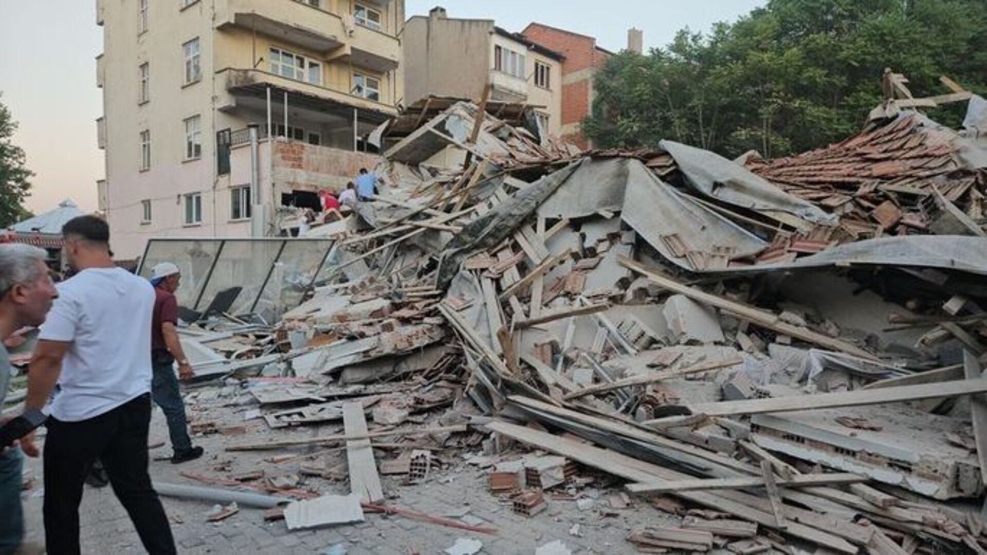 Balıkesir Depreminde Yıkılan Binalar ve Can Kaybı: Son Dakika Gelişmeleri!