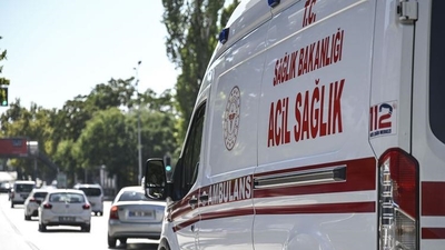 İki kızını bıçaklayıp intihar etti