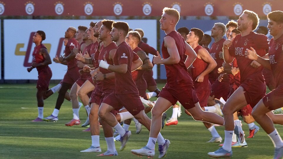 Galatasaray'da F. Karagümrük mesaisi sürüyor!
