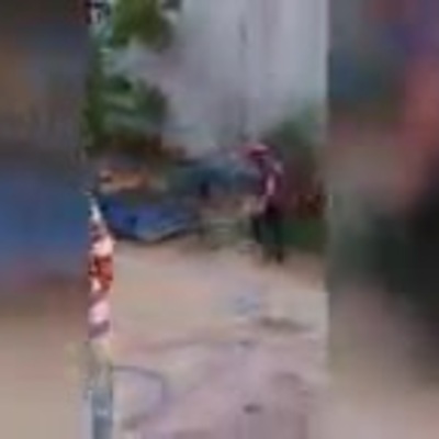 Çanakkale'deki orman yangınında tahliye çalışmasına katılan ekip alevlerin arasından kurtarıldı
