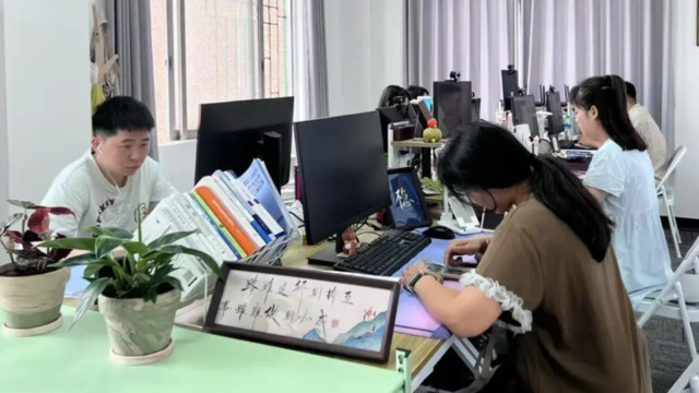 Çin'in işsiz gençleri neden iş sahibiymiş gibi davranıyor?