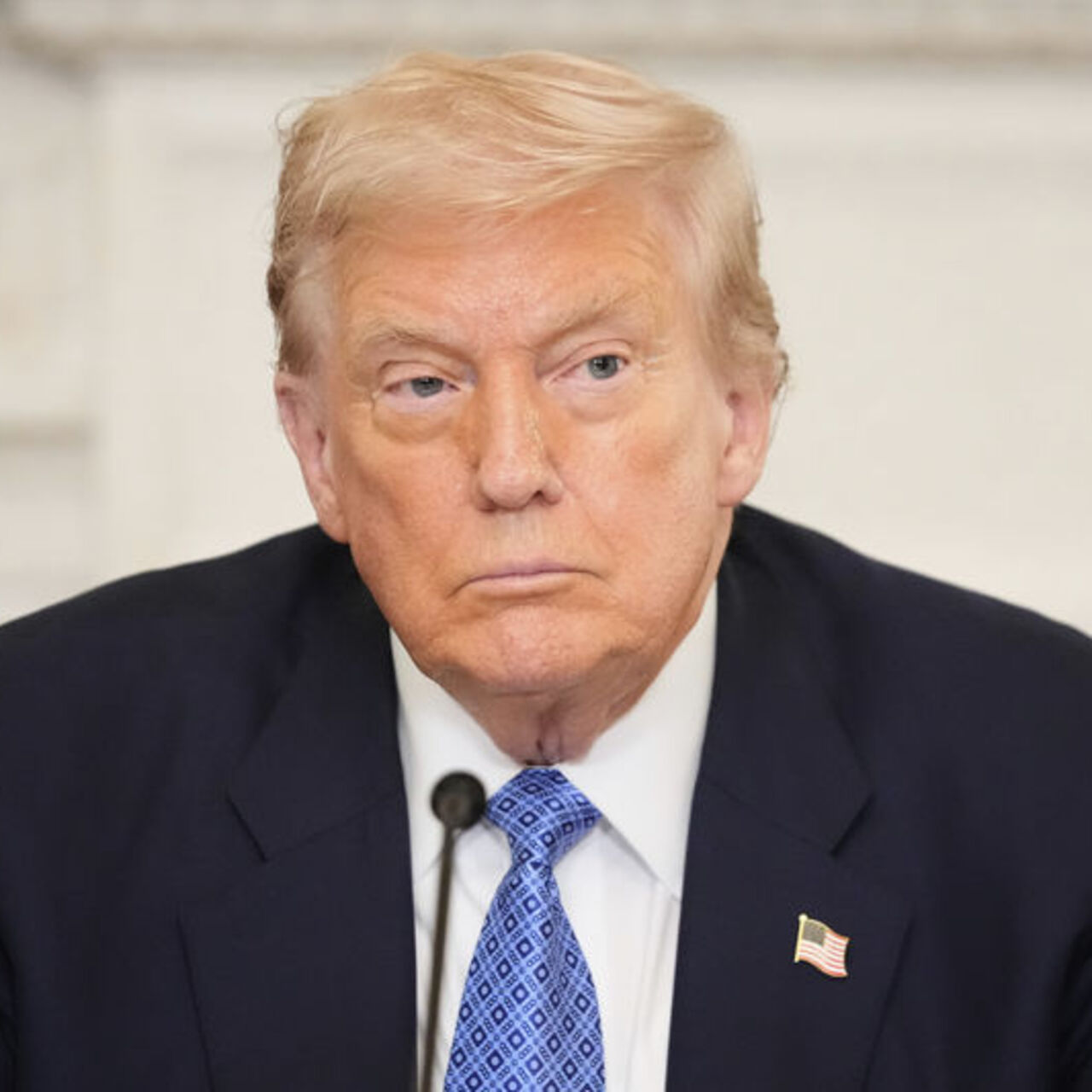 Trump, Çin'e yönelik yüksek tarifeleri 90 gün daha erteledi