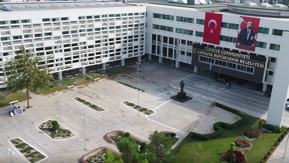 Antalya Büyükşehir'e rüşvet operasyonu