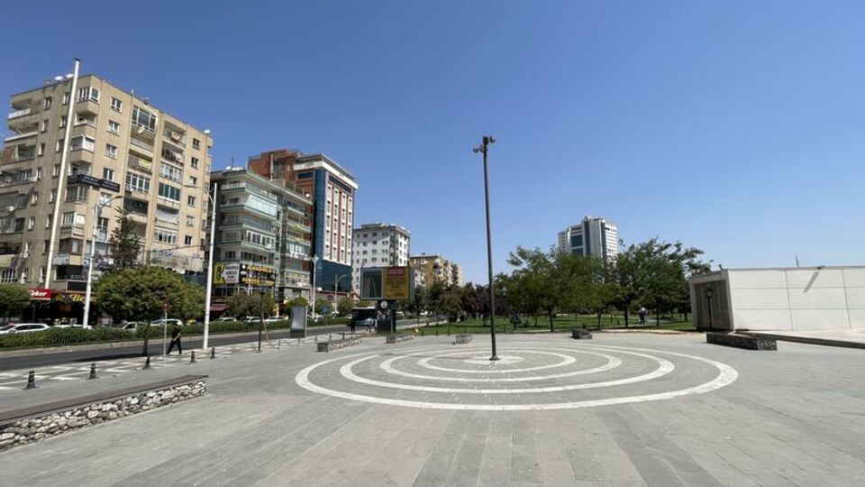 Caddeler sokaklar boş kaldı... Termometre 53 dereceyi gördü!