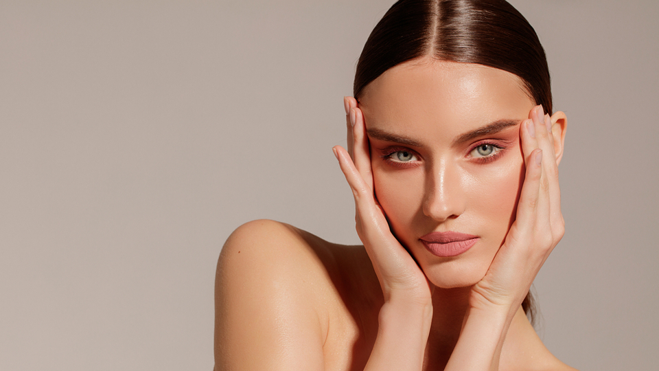 Ağustosun olmazsa olmaz 5 makyaj ürünü!