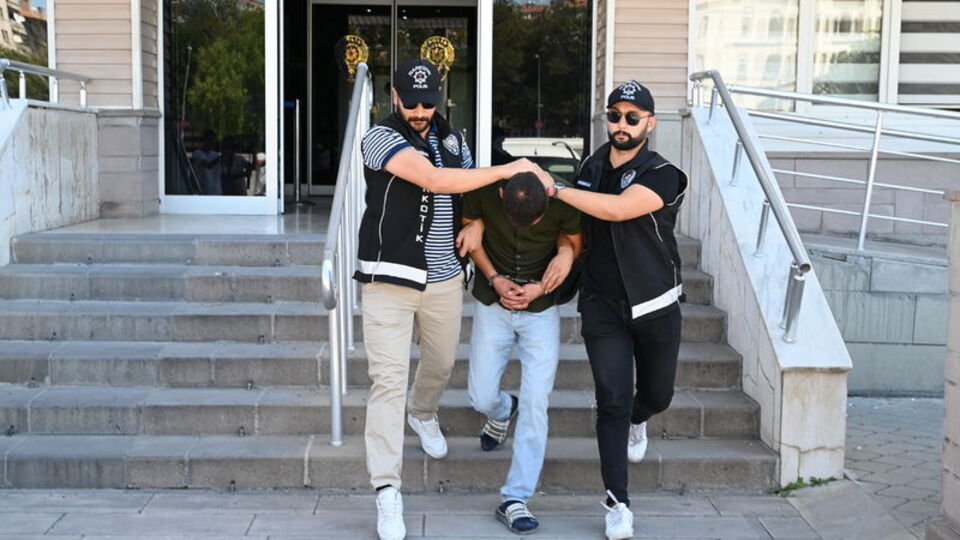 Kamu hastanesinde usulsüz yeşil reçeteli ilaç yazdı! Personel tutuklandı