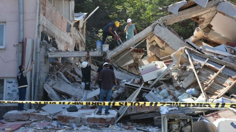 Balıkesir depreminde bir kişi tutuklandı, bir kişi serbest bırakıldı