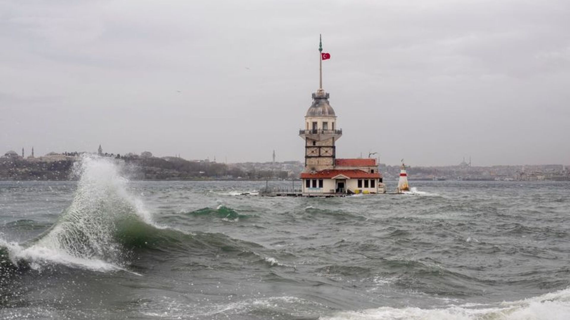 İstanbul'da Fırtına Alarmı: Şiddetli Rüzgar ve Yağış Geliyor!