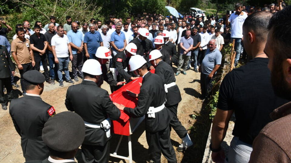 Şehit Uzman Çavuş Selami Acımaz, son yolculuğuna uğurlandı