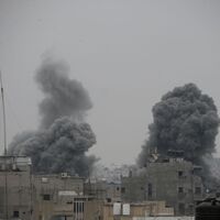 İsrail, yardım bekleyen 15 Filistinliyi öldürdü