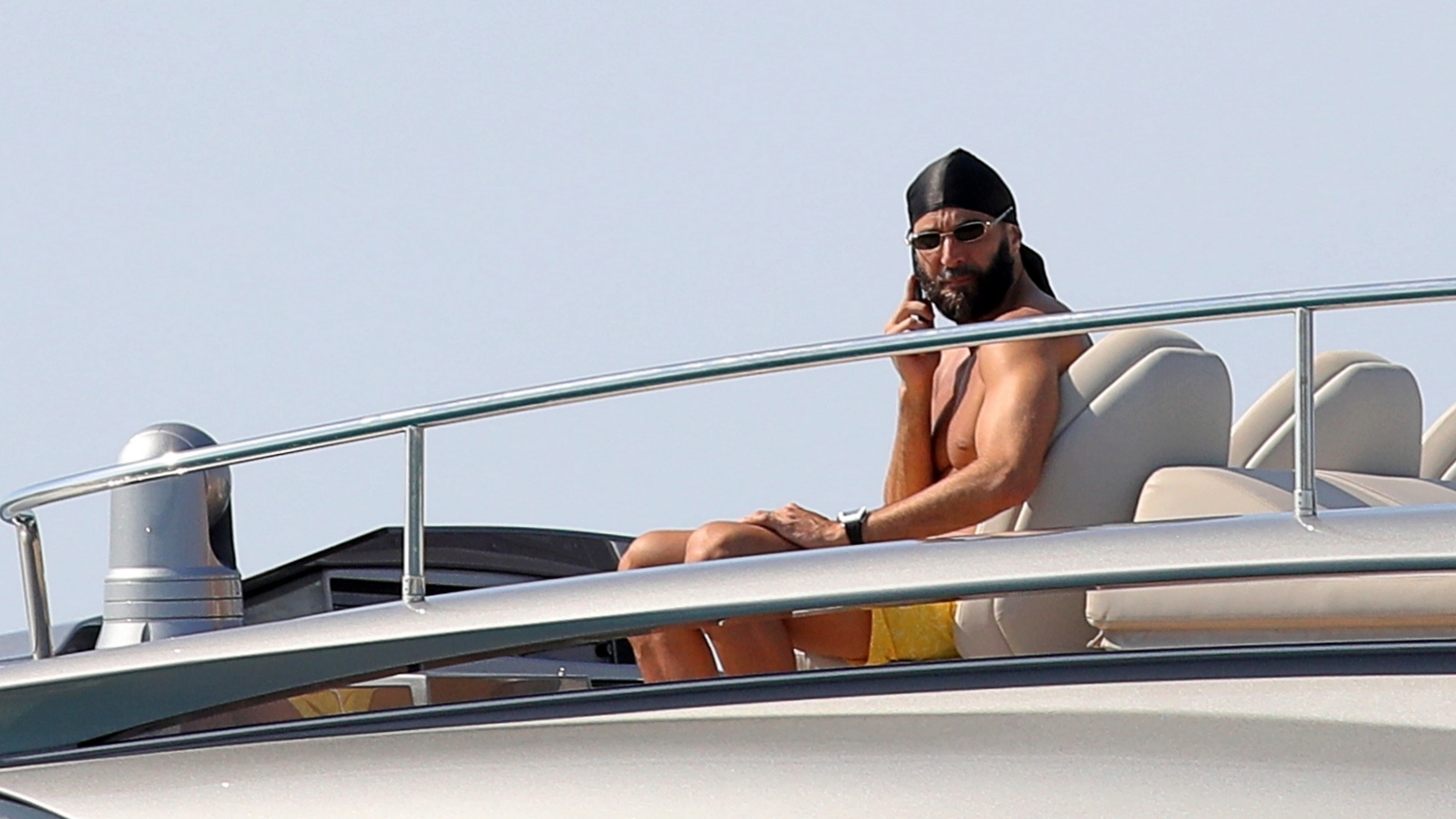 Karim Benzema'dan Paparazzilere Şaşırtan Tepki: 'Bırakın Beni!'