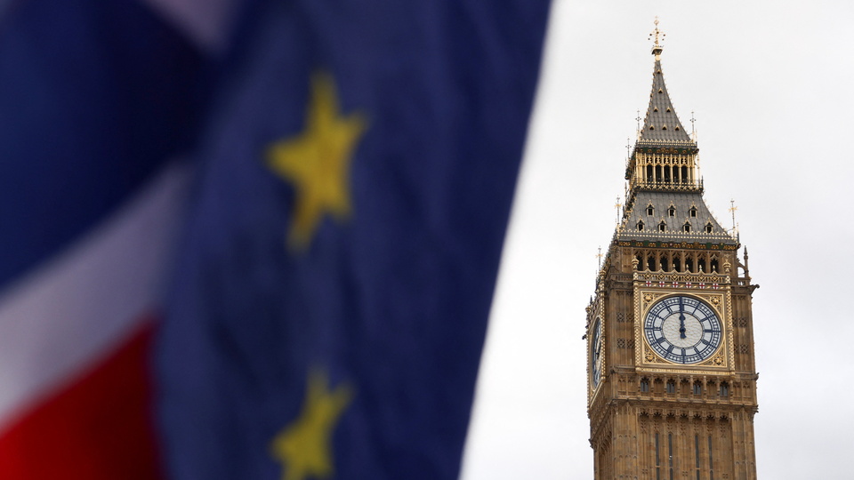 İngiltere'den AB'ye uyarı: Kamera önünde konuşmayın