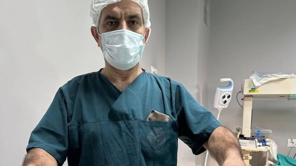 Yumurtalıklarındaki 9 kiloluk kitle operasyonla çıkarıldı