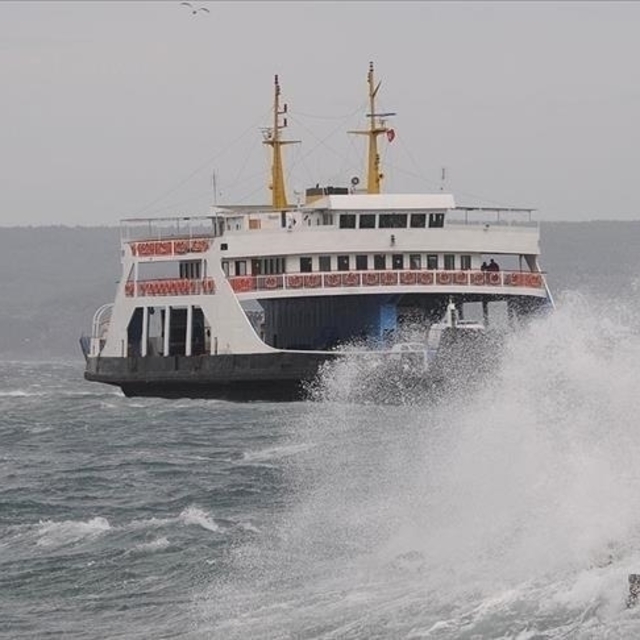 Güney Marmara'da feribot seferleri iptal edildi