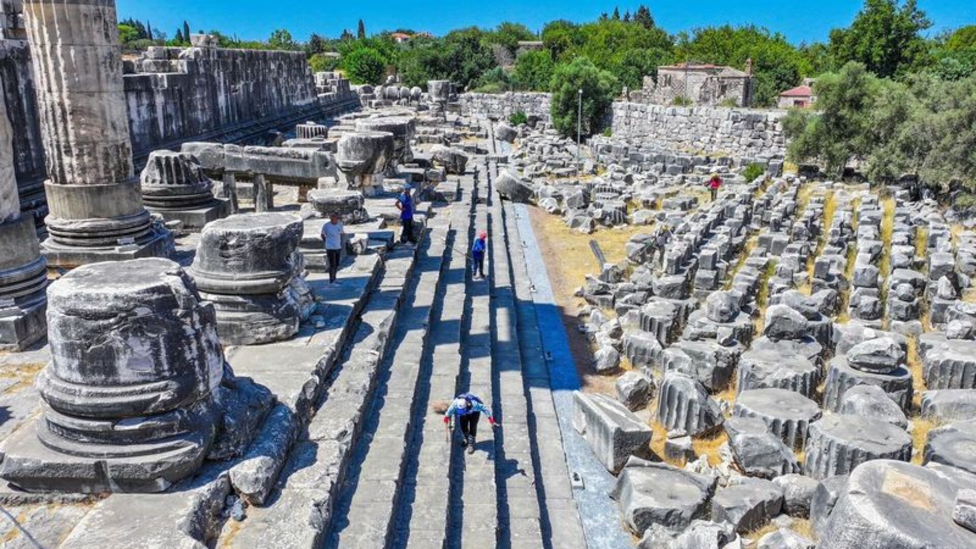 Apollon Tapınağı'nda Büyüleyici Gece Deneyimi: Dünyanın İlk Kehanet Merkezi Işıl Işıl!
