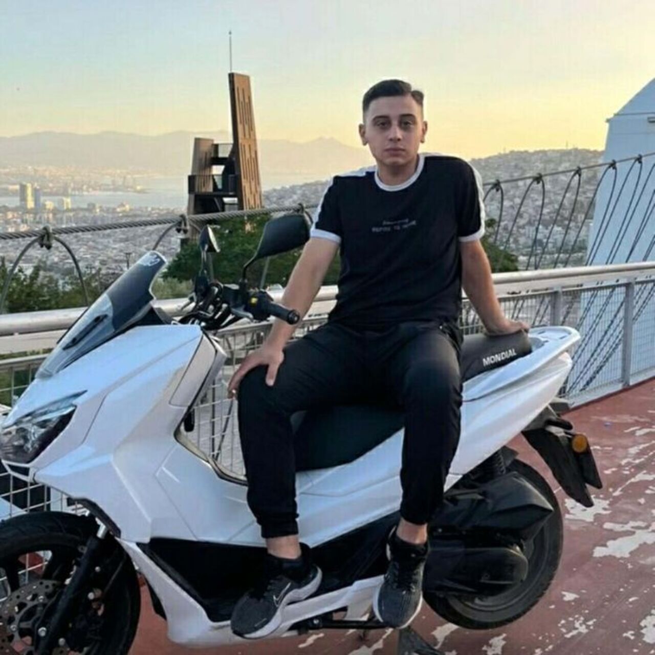 Kavgada kayalıklardan denize düştü!
