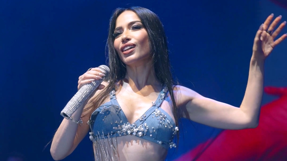 Burcu Güneş'ten 'Neresindeyiz Aşkın (Söyle)'