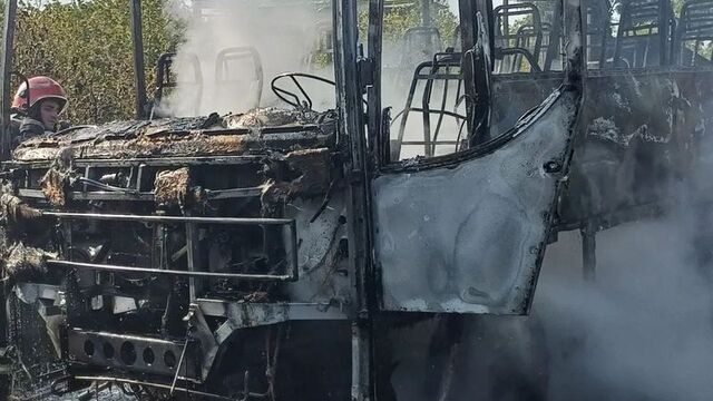 Seyir halindeyken işçi servisi alev aldı