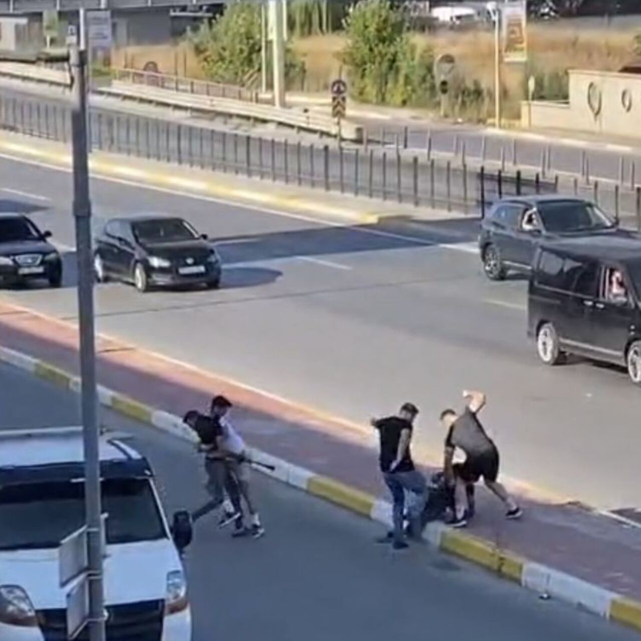 Trafikte kavga! Çekiçler, sopalar havada uçuştu