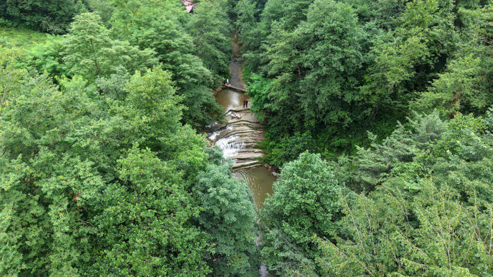 Turizmde ilçe halkının yüzünü güldüren şelale