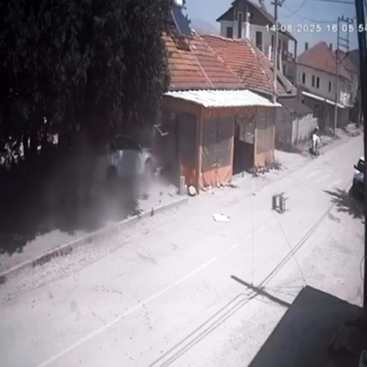 Kahvehaneye girdi, ölüme yol açtı!