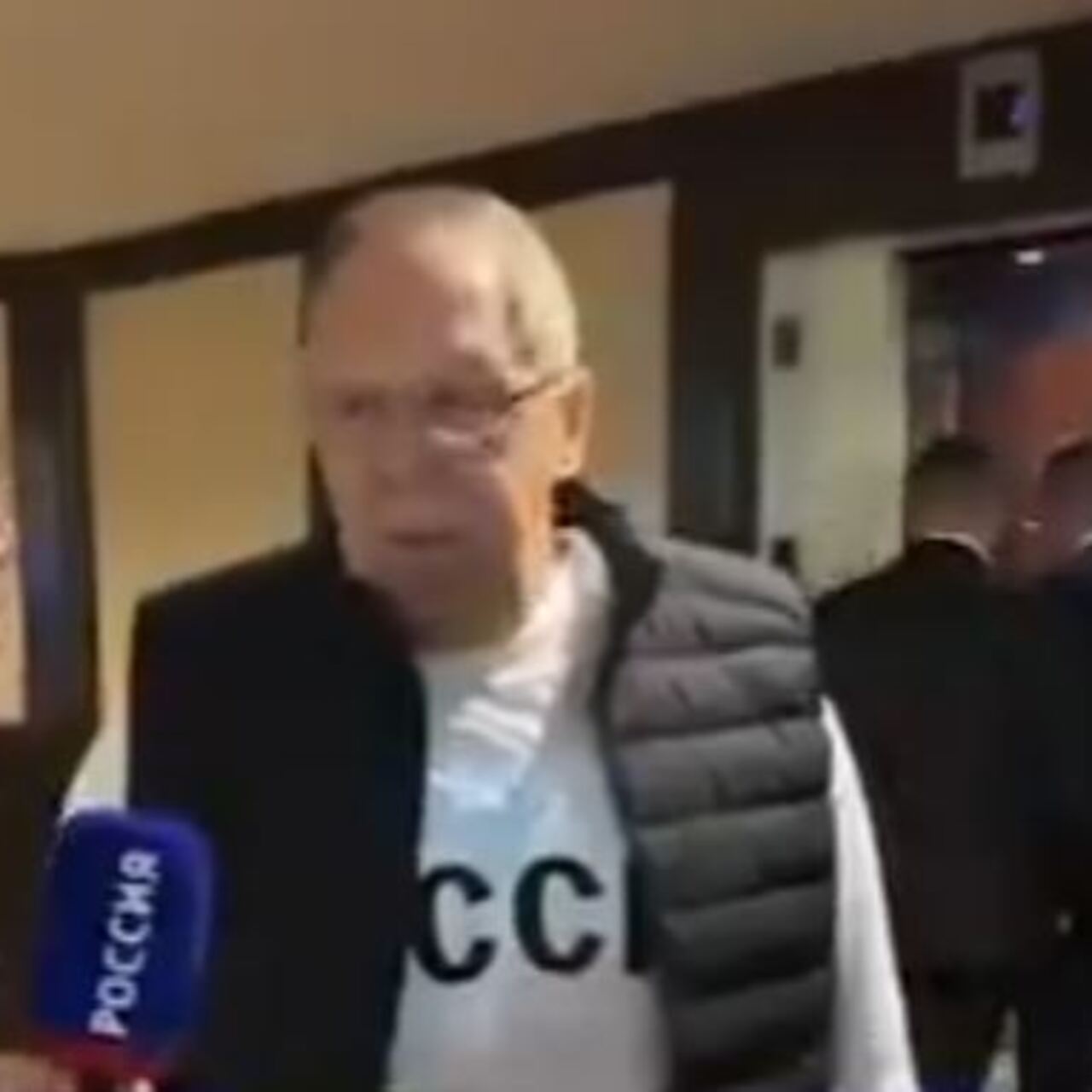 Lavrov SSCB tişörtü giydi