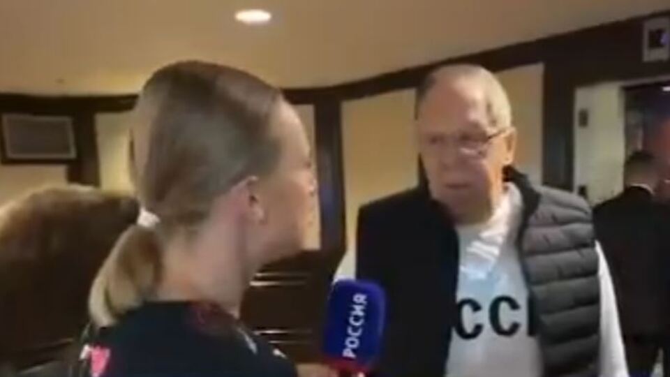 Lavrov SSCB tişörtü giydi