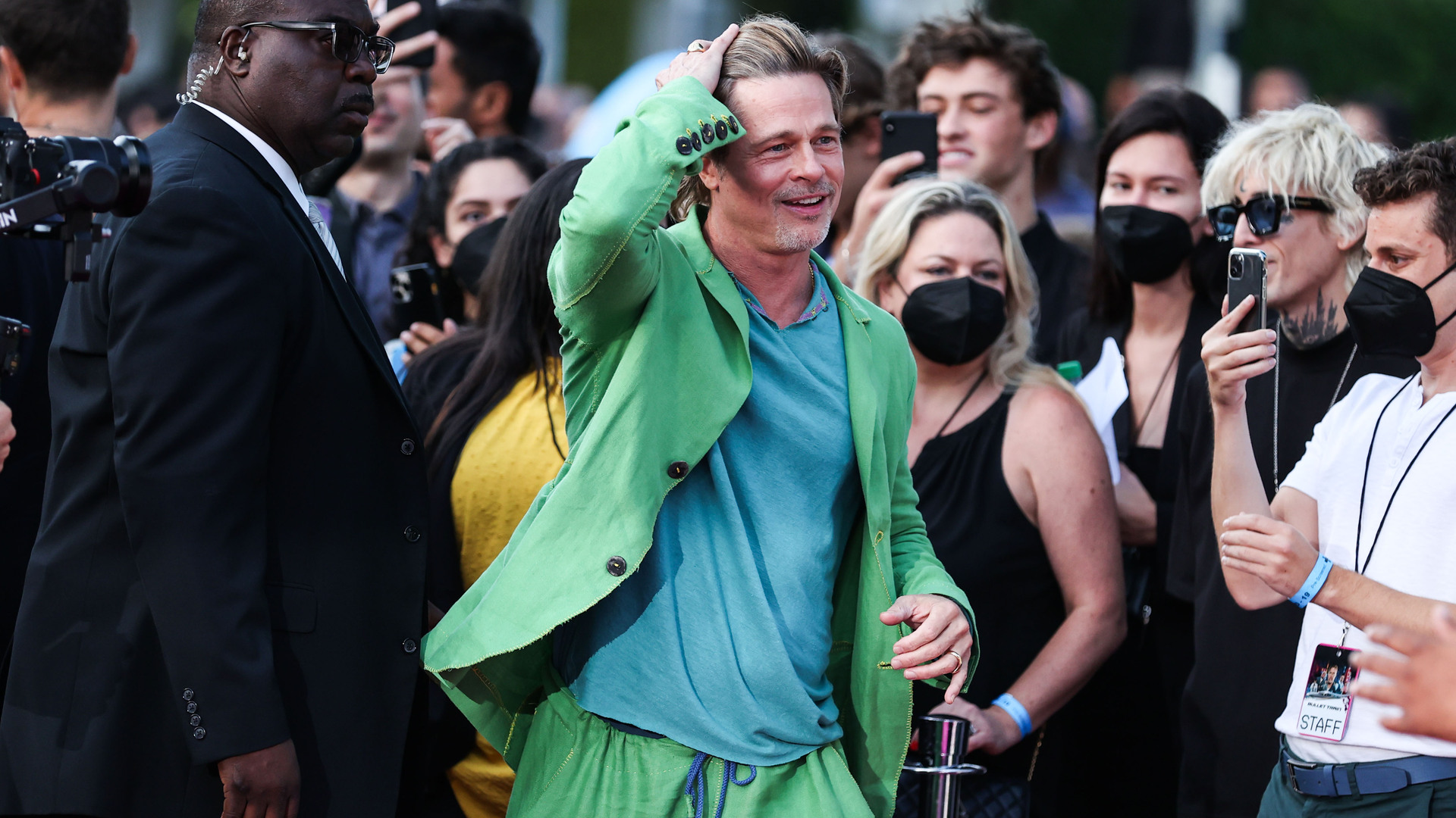 Brad Pitt Yine Sahneye Çıktı: 12 Milyon Dolarlık Lüks Malikaneye Göz Kırptı!