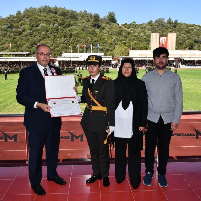 Şehit Ömer Halisdemir'in kızı teğmen oldu