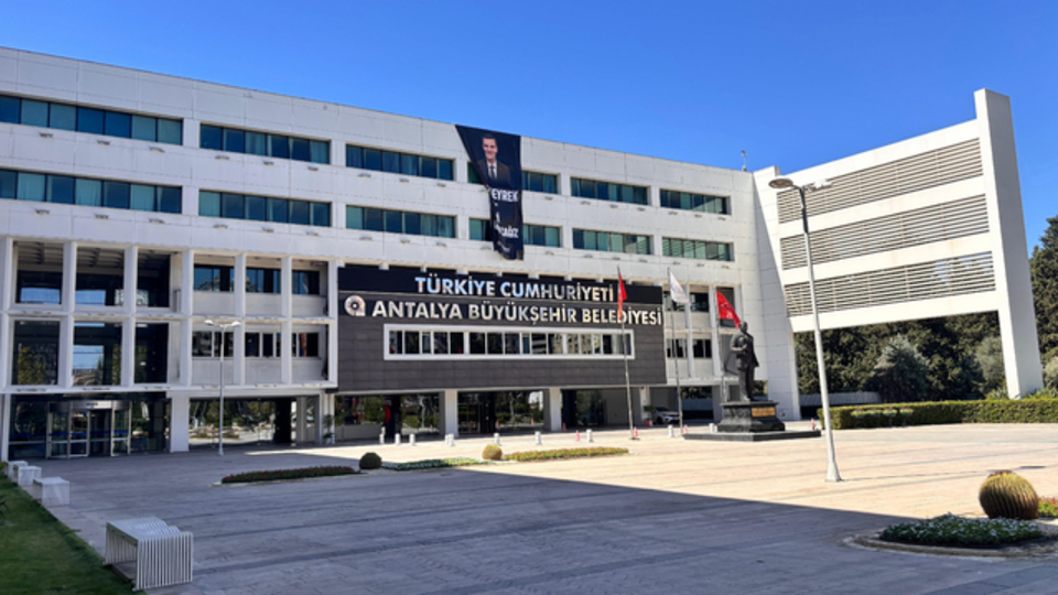 Antalya Büyükşehir Belediyesi rüşvet soruşturmasında 8 tutuklama