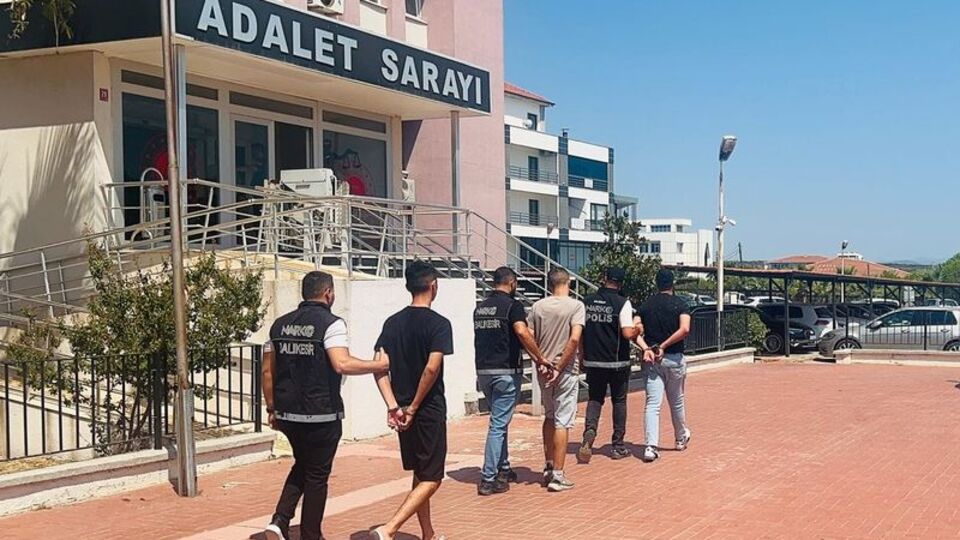 Balıkesir'de uyuşturucu operasyonu: 3 tutuklama