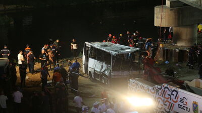 Cezayir'de yolcu otobüsü dereye düştü: 18 kişi boğuldu