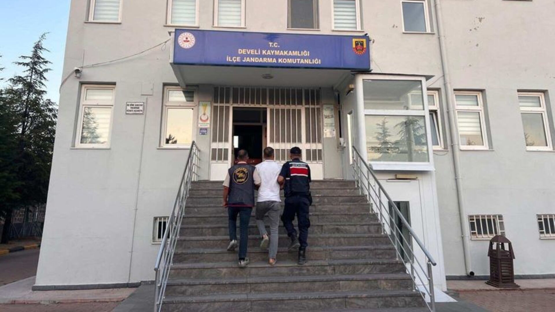 29 İlde FETÖ Operasyonu: 49 Kişi Gözaltında!