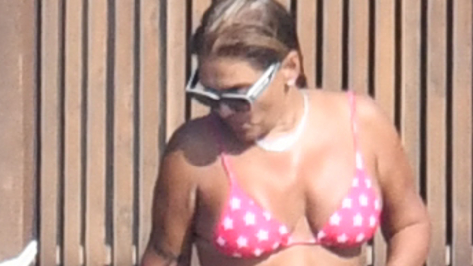 Konser öncesi güneş banyosu