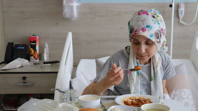 Çocukken içtiği yağ çözücü hayatını kararttı! 70 operasyon geçirdi