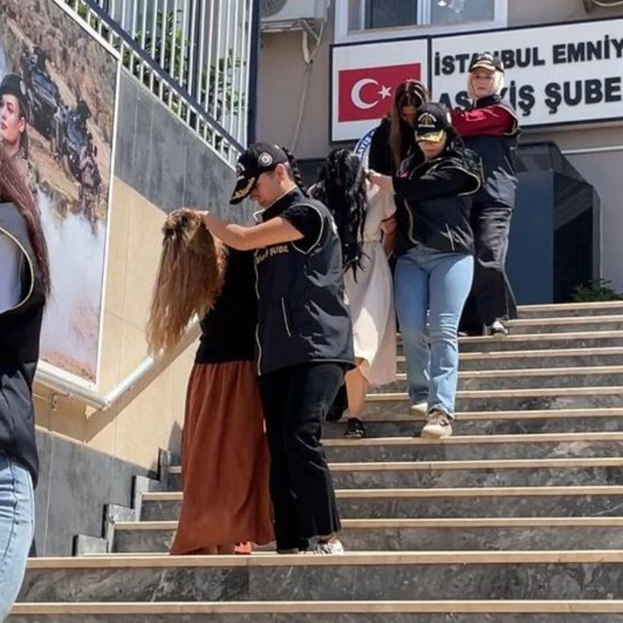 4 kadın hırsız 8 evi kartla soydu!