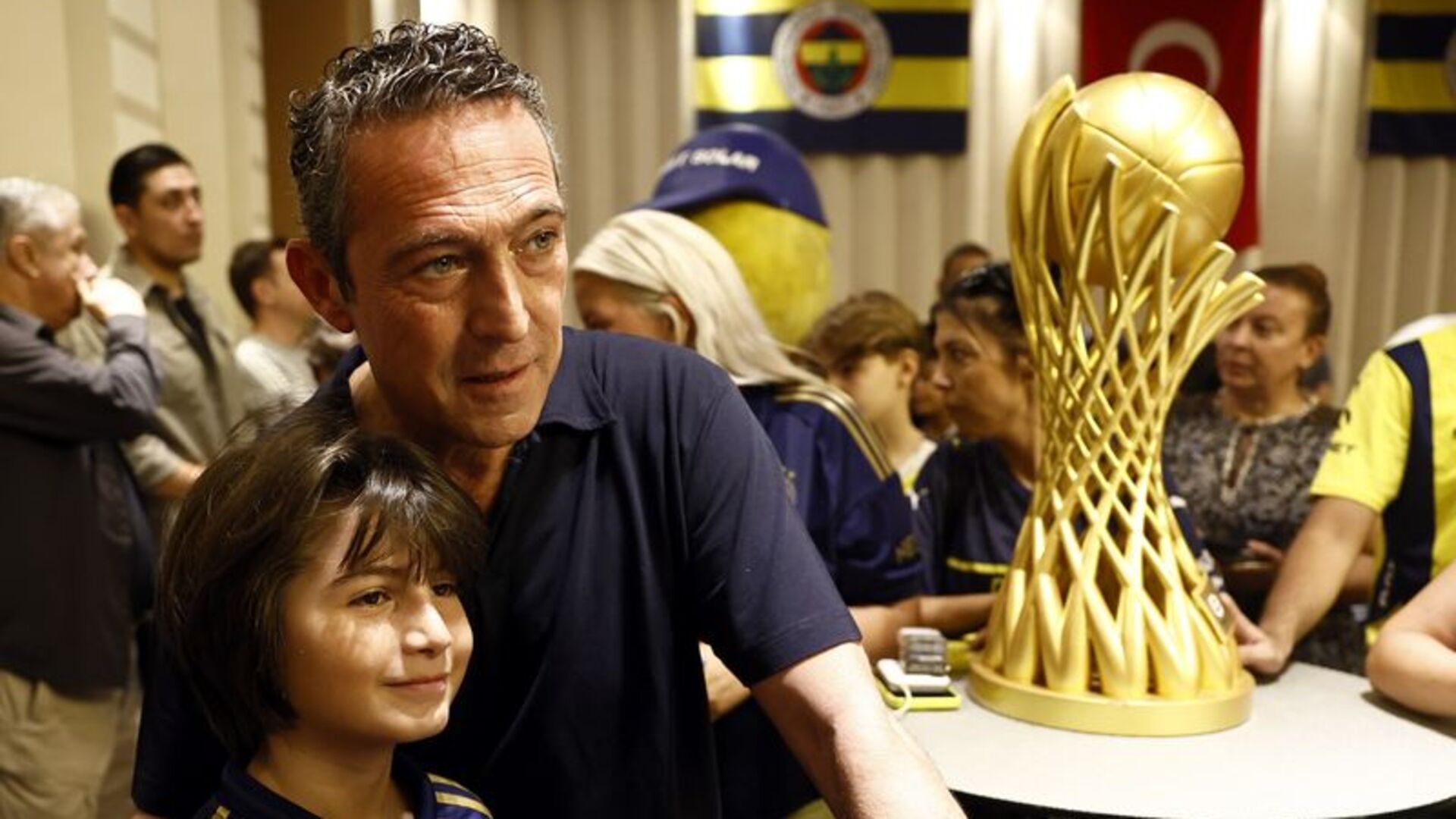 Fenerbahçe Başkanı Ali Koç Taraftarlarla Buluştu: Sarı-Lacivertli Rüzgar Esti!