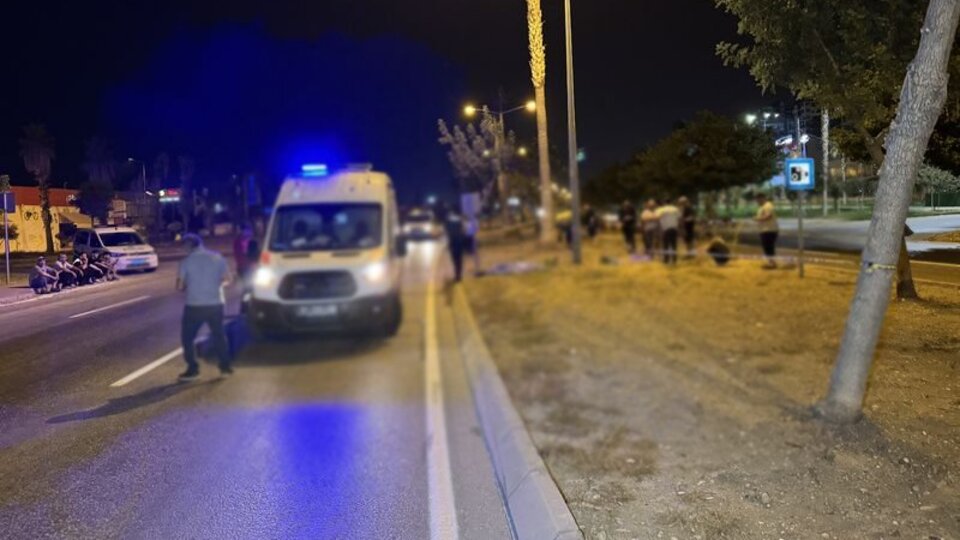 Adana'da motosiklet devrildi: 1 ölü, 1 yaralı