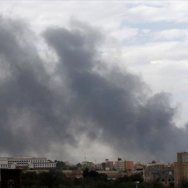 Yemen'in başkenti Sana'da patlamalar duyuldu