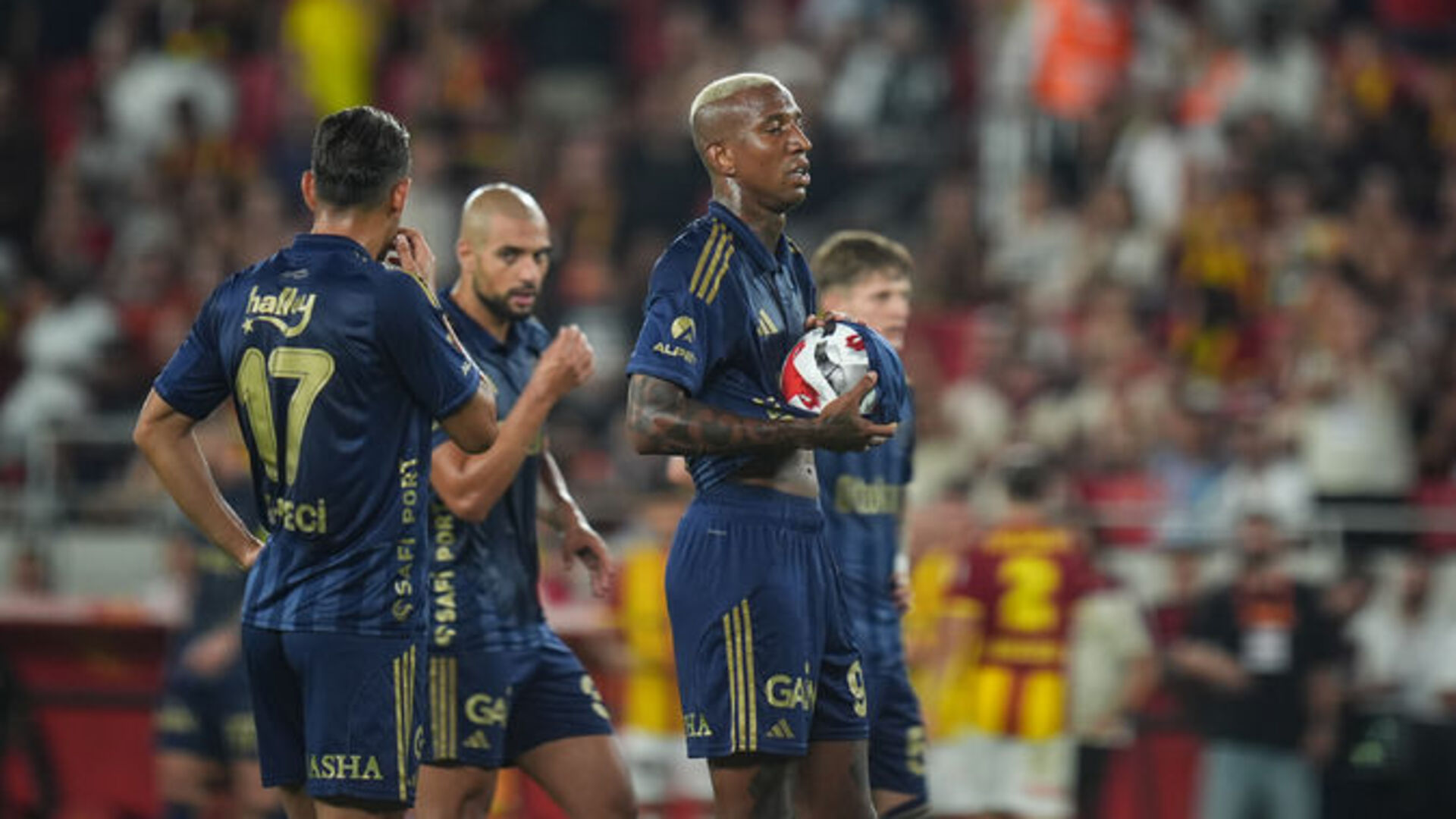 Göztepe-Fenerbahçe Maçı: Taraftarları Şaşırtan Gelişmeler ve Derin Analiz
