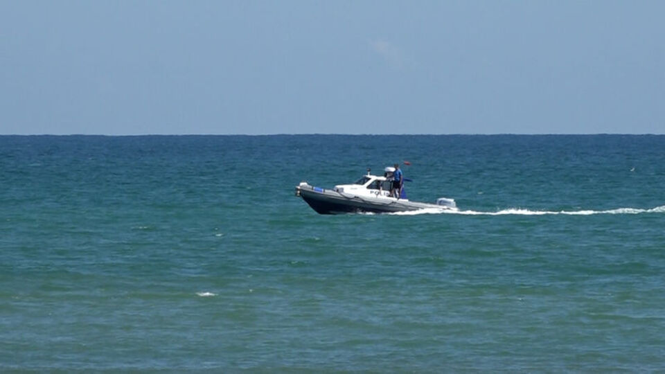 Denize giren 2 arkadaştan biri boğuldu, diğeri kayboldu