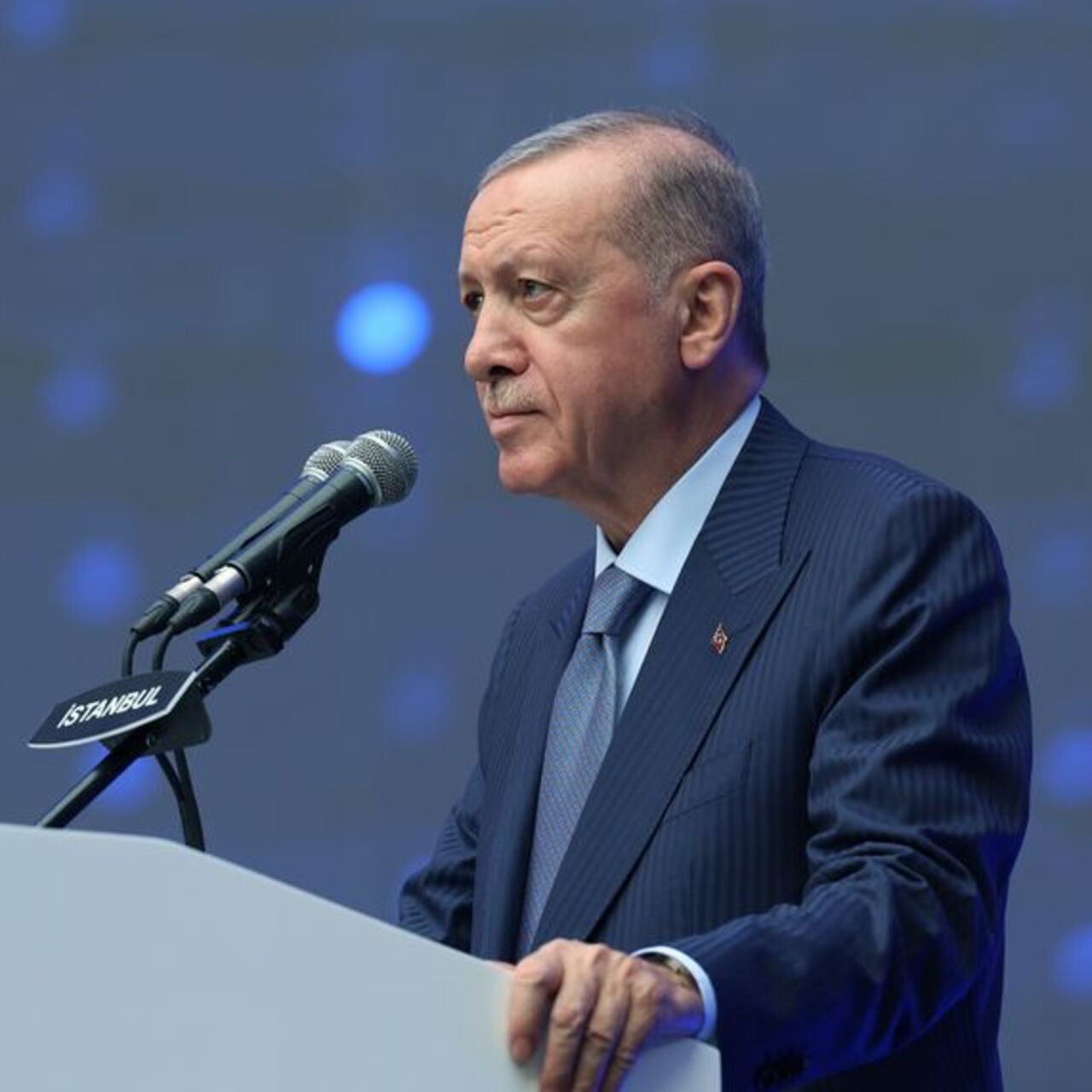 Ömer Halisdemir'in kızını tebrik etti