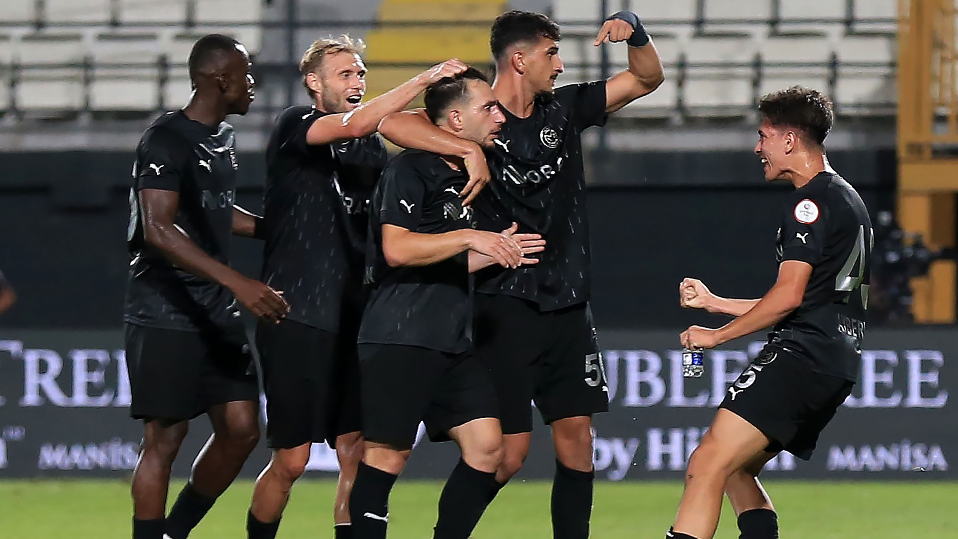 Manisa FK, Hatayspor'u 2-1 Mağlup Etti: Maçın Dönüm Noktaları ve Şampiyonluk Yolunda Önemli Adım!