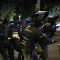 Tel Aviv'de protestocularla polis arasında çatışma