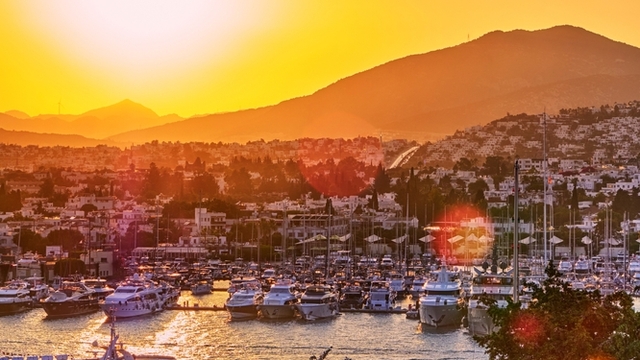 Derya'lı, Sıla'lı, Remos'lu ve hatta Anna Vissi'li, Valeron'lu… Yunanlısı, Rus turisti ile bol Bodrum