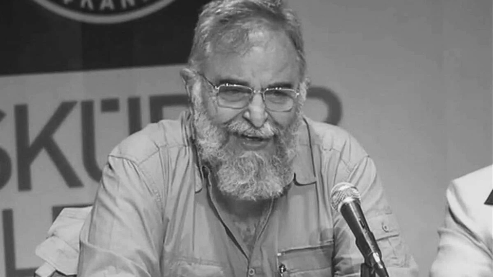 Mete Tunçay hayatını kaybetti